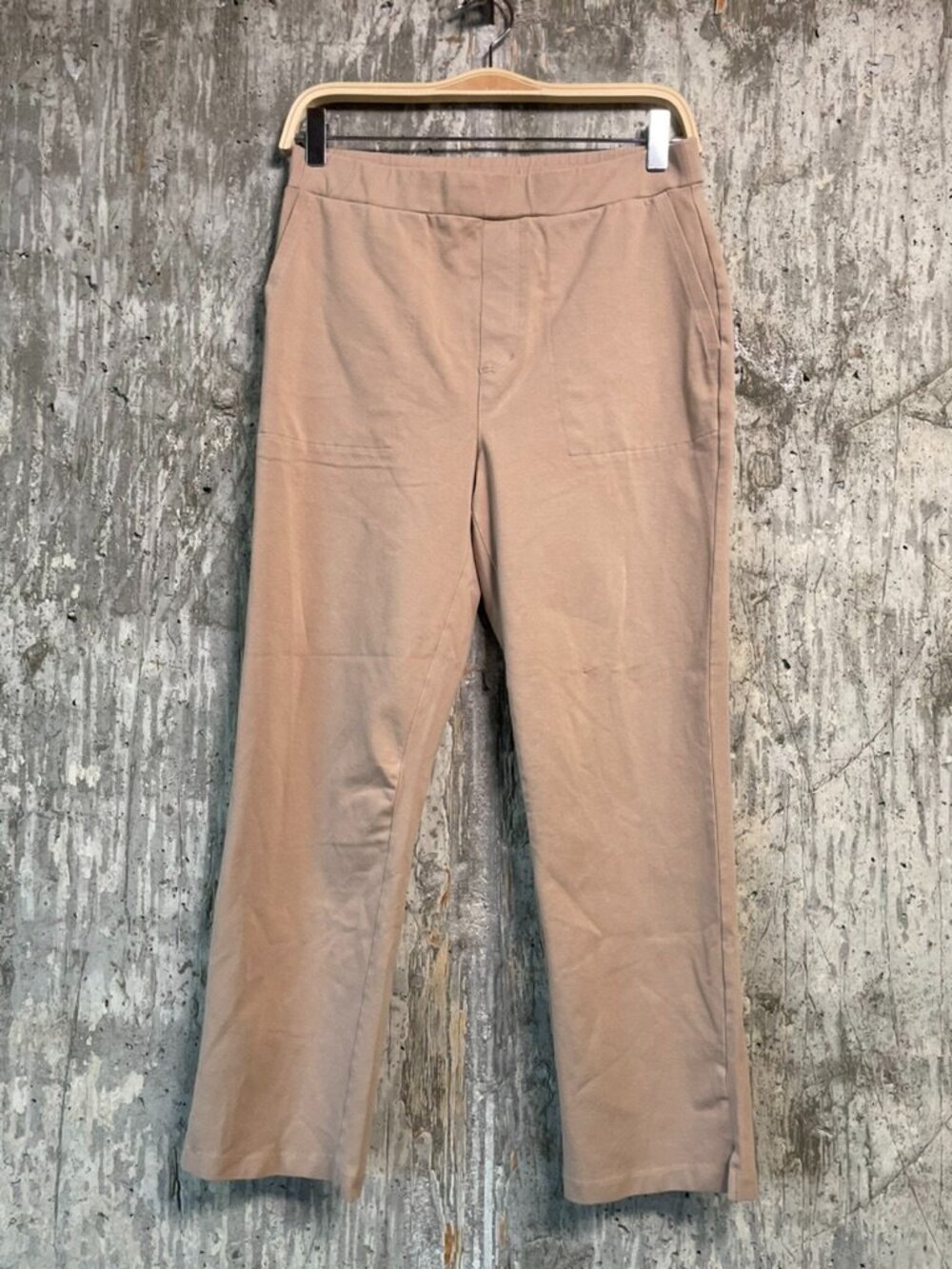 SUSAN GRAVER WEEKEND Women's Premium Stretch Crop Pant Size S in Taupe